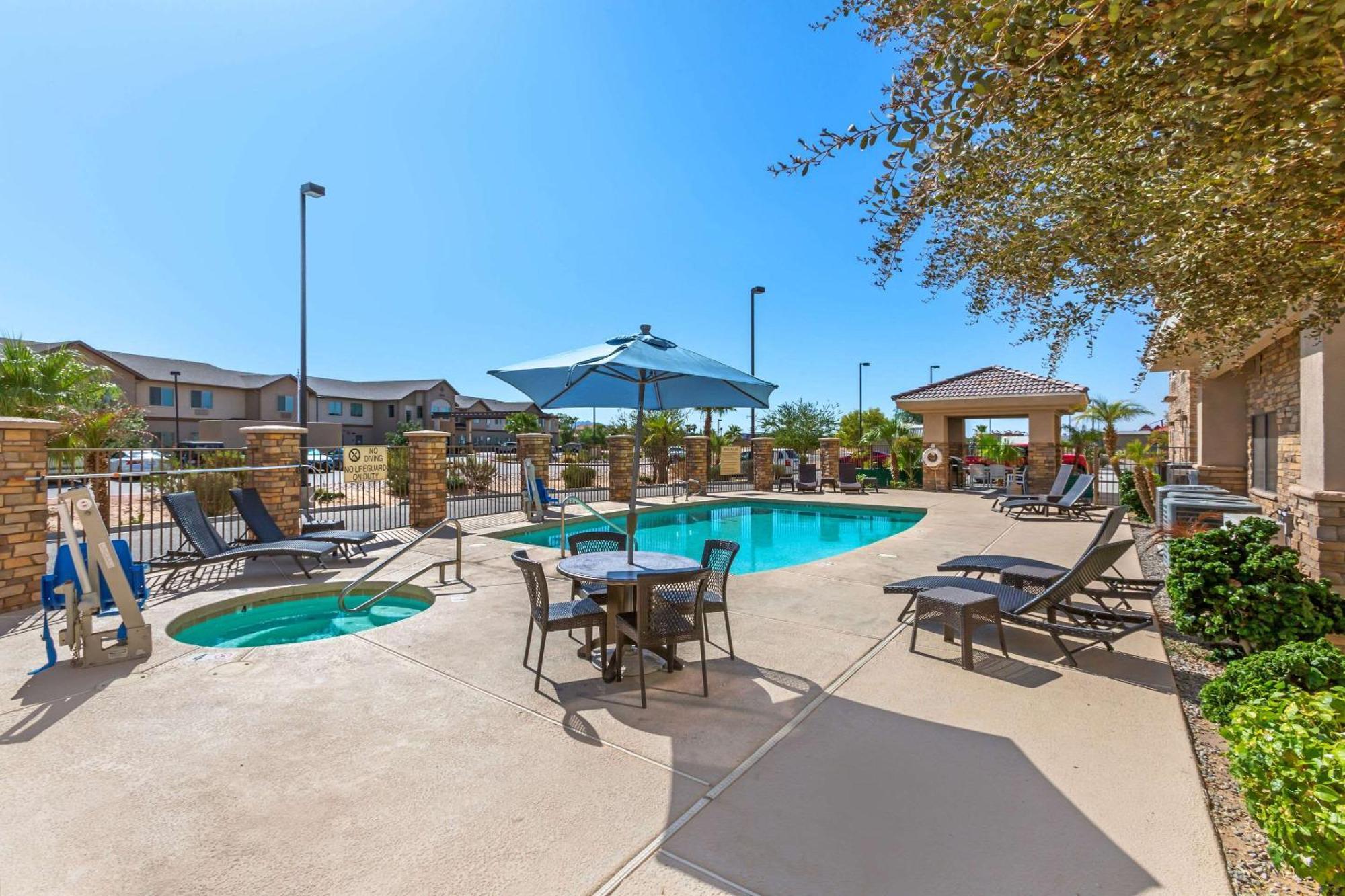 Comfort Inn And Suites Yuma I-8 Exterior photo